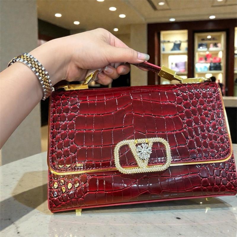 HuynhBi D2_Túi Xách Da Bò Dập Vân Cá Sấu Kích Thước 24cm, 5 Ngăn Có 2 Dây Đeo Chéo, Có Hộp Làm Quà Tặng