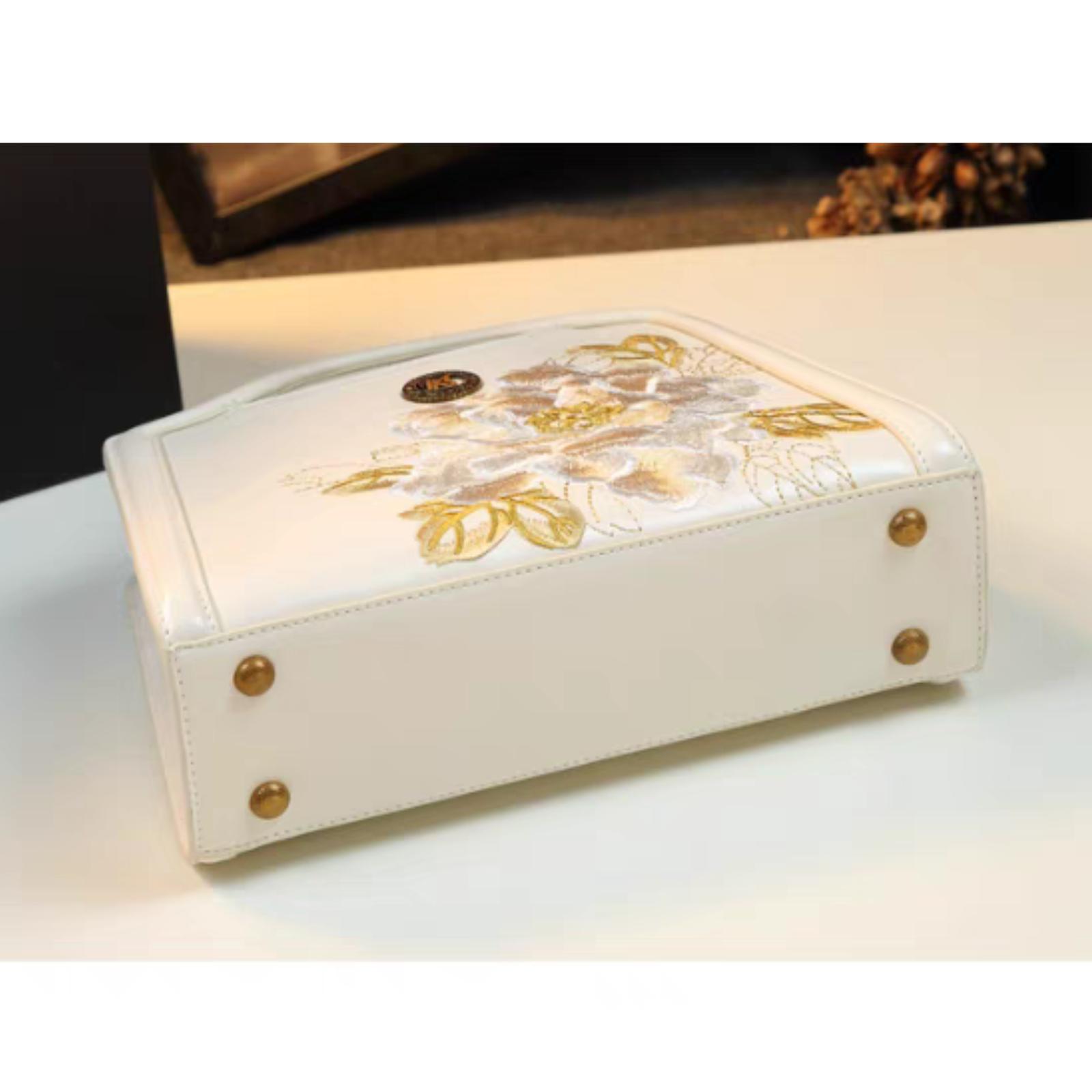 F2_Túi Xách Nữ  Họa Tiết Thêu Hoa Kích Thước 26x18x11cm