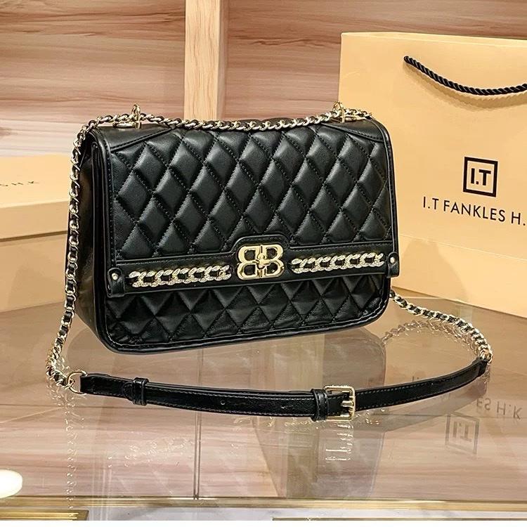 H1_Túi Đeo Vai Đeo Chéo Nữ Chất Liệu Da Bò, Nắp Viền Titan Không Gỉ Khảm Đá - HUỲNH BI luxury Bag Kem