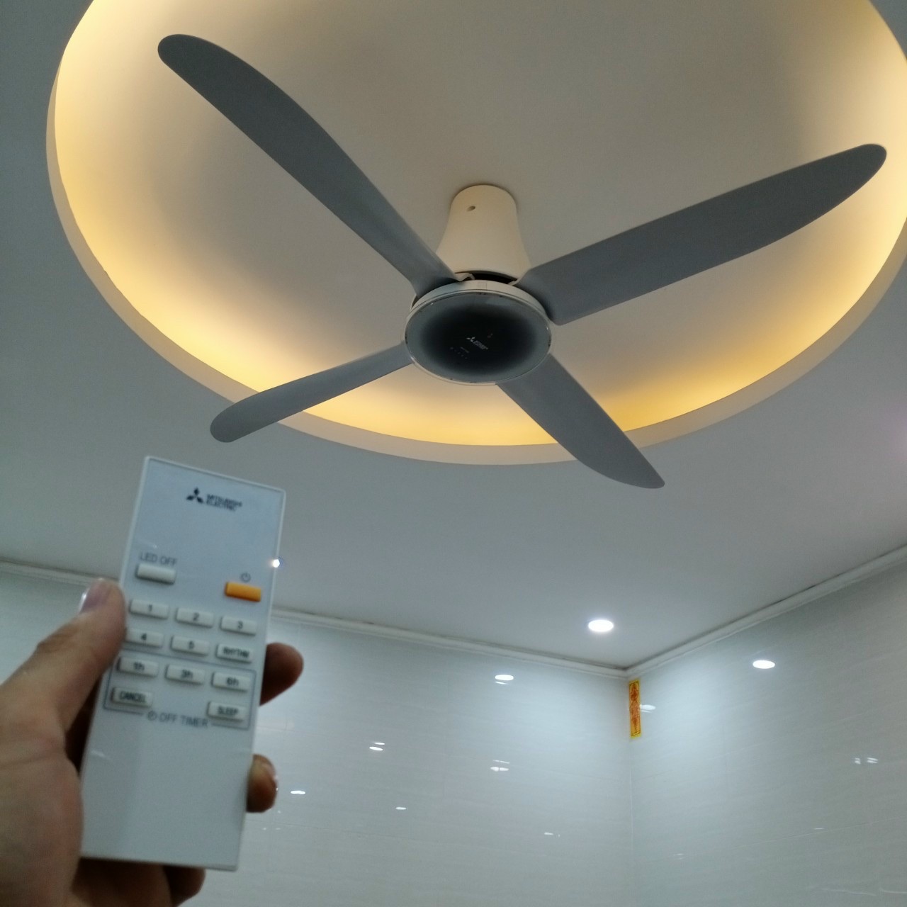 Quạt trần 4 cánh Mitsubishi C56-RW4