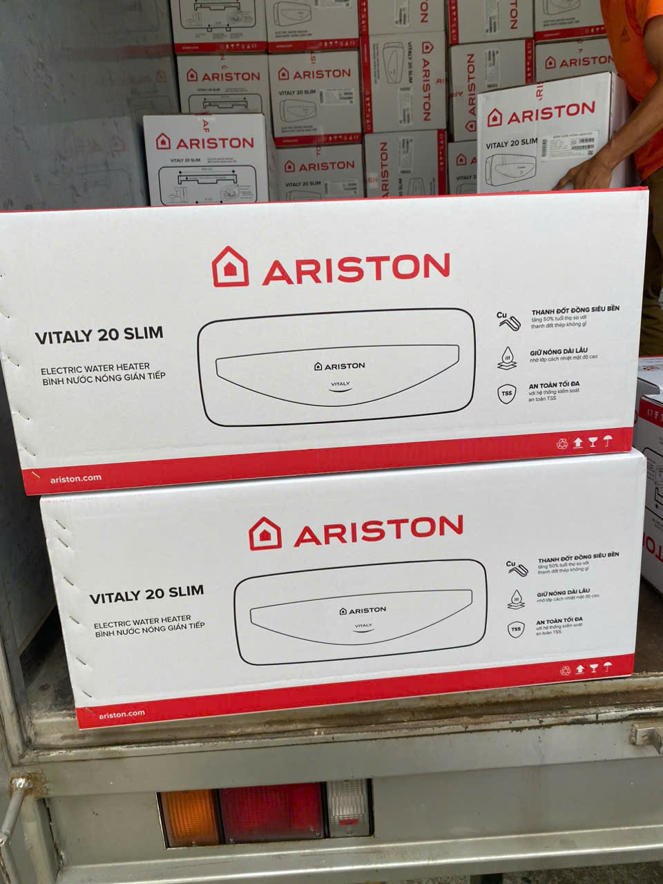 Bình nóng lạnh Ariston chống giật VITALY 20SL 20 lít
