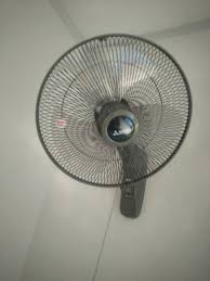 Quạt treo tường Mitshubishi W16 RA