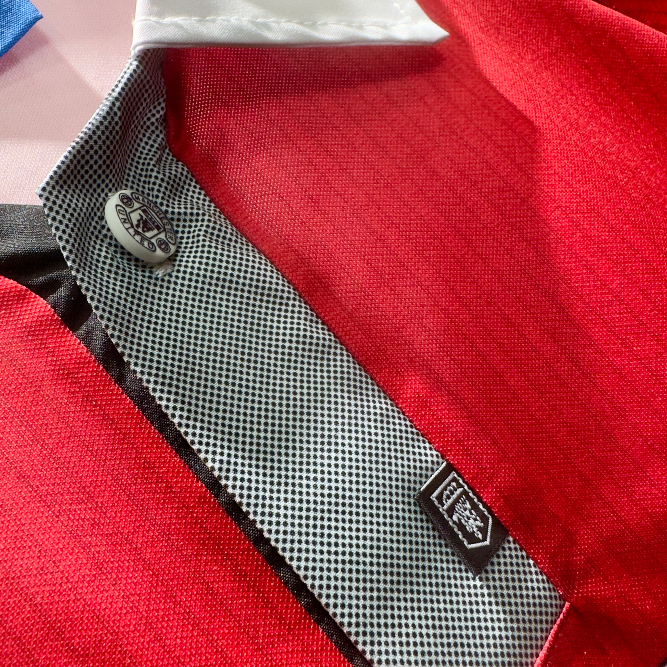 ÁO BÓNG ĐÁ MANCHESTER UNITED 1996/97 SÂN NHÀ CANTONA #7