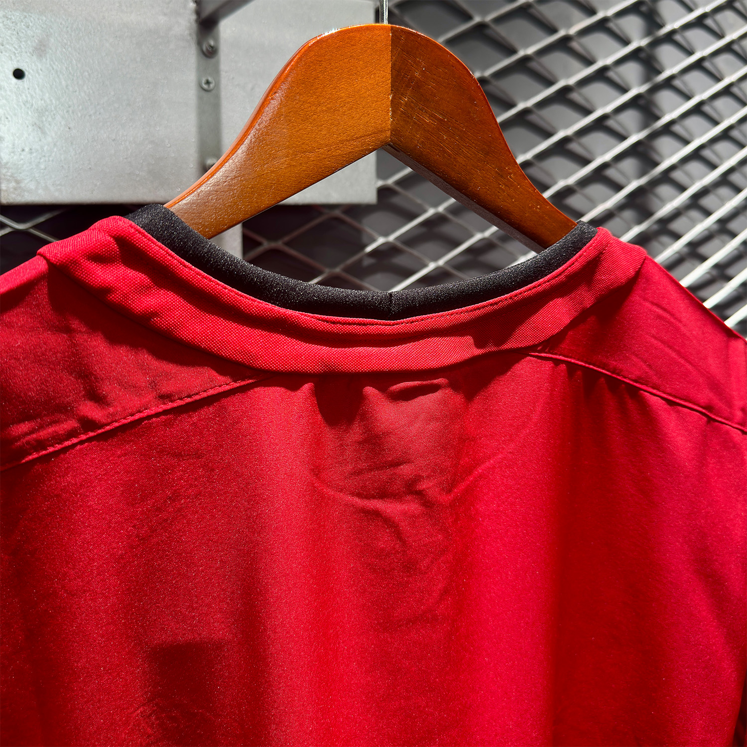 ÁO BÓNG ĐÁ MANCHESTER UNITED 2002/04 SÂN NHÀ (In ấn note vào ghi chú đơn hàng, tên số 70k, patch NHA 50k, patch C1 25k)