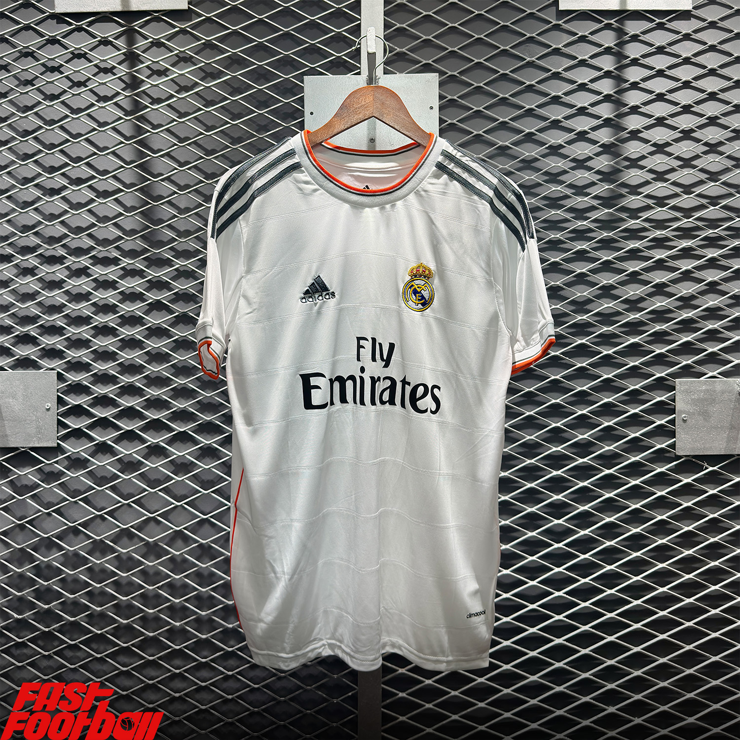 ÁO BÓNG ĐÁ REAL MADRID 2013/14 SÂN NHÀ (In ấn note vào ghi chú đơn hàng, tên số 70k, patch C1 60K)