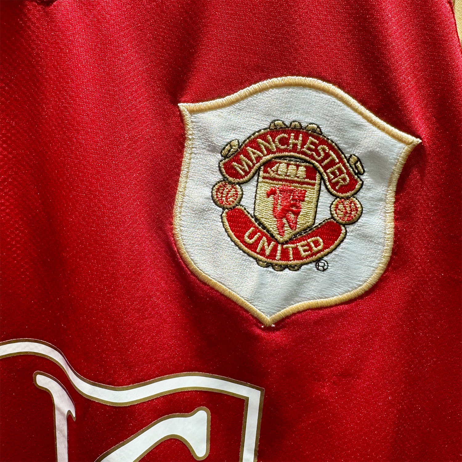 ÁO BÓNG ĐÁ MANCHESTER UNITED 2006/07 SÂN NHÀ (In ấn note vào ghi chú đơn hàng, tên số 70k, patch NHA 50k, patch C1 25k)