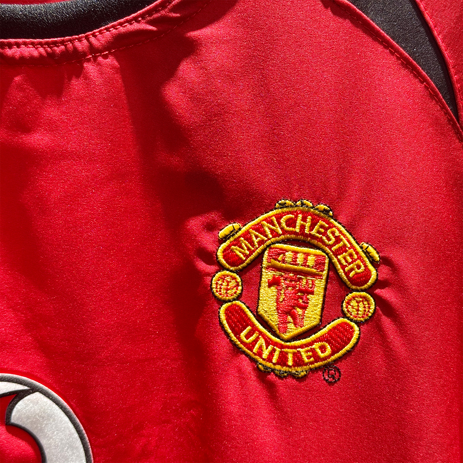 ÁO BÓNG ĐÁ MANCHESTER UNITED 2002/04 SÂN NHÀ (In ấn note vào ghi chú đơn hàng, tên số 70k, patch NHA 50k, patch C1 25k)