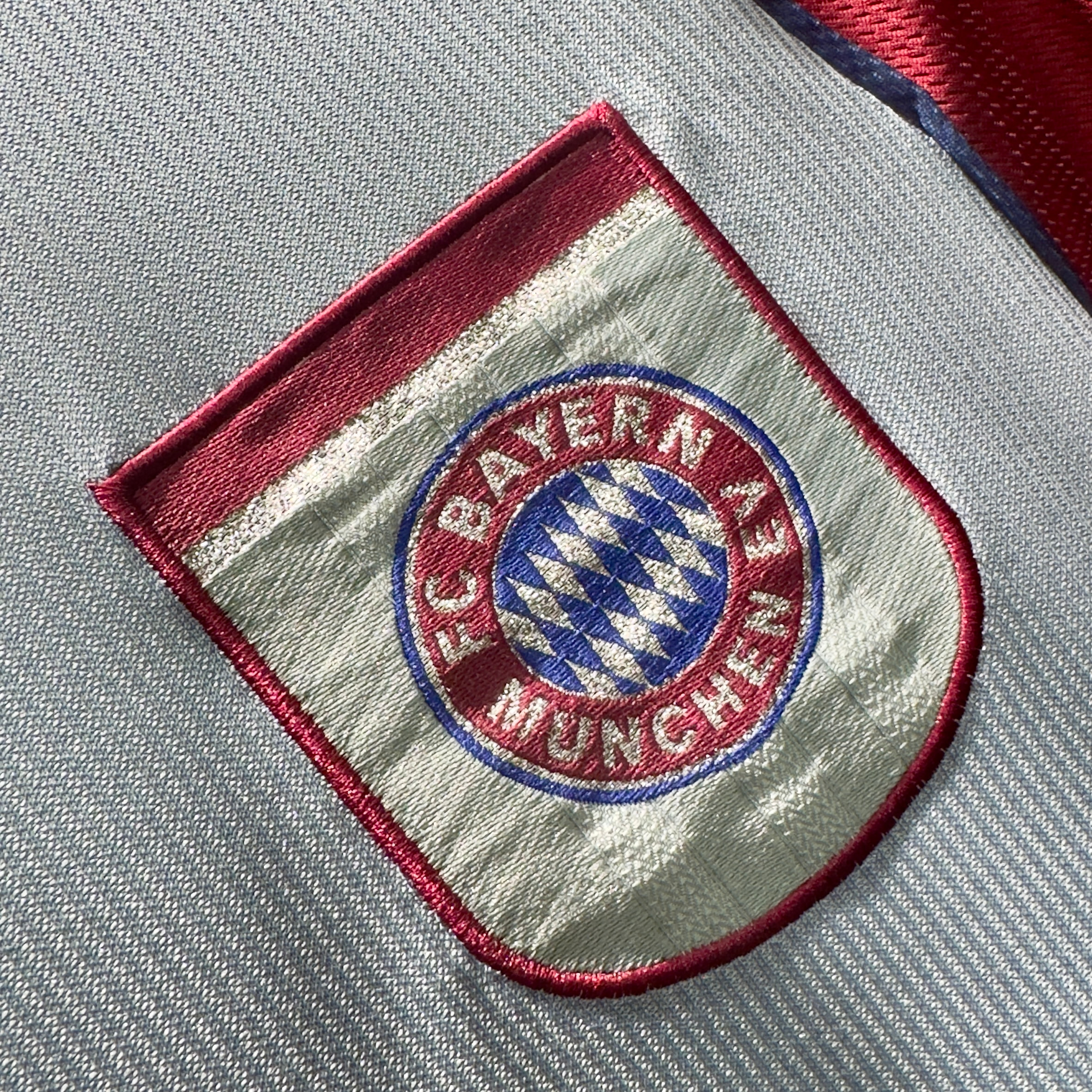 ÁO BÓNG ĐÁ BAYERN MUNICH 1998/99 SÂN KHÁCH THỨ BA
