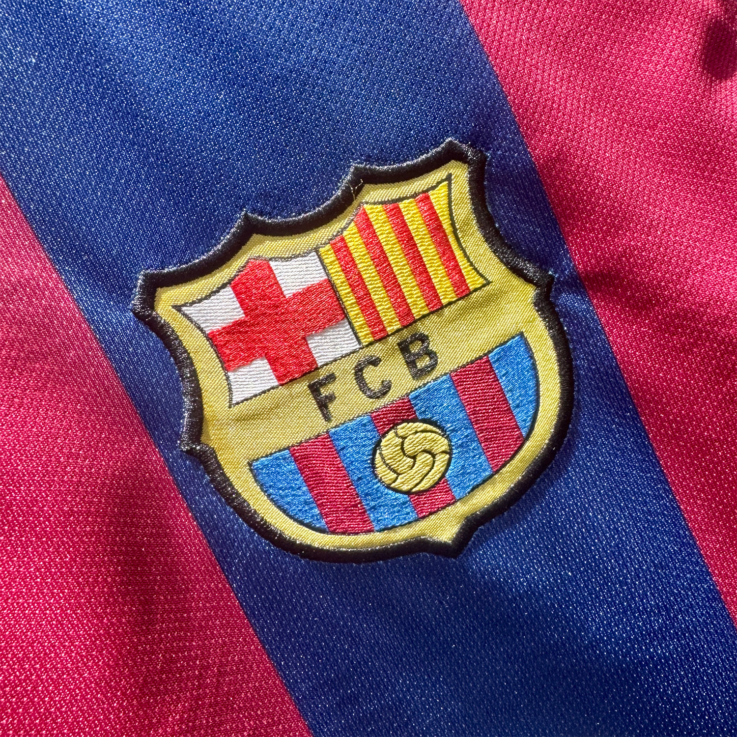 ÁO BÓNG ĐÁ BARCELONA 2014/15 SÂN NHÀ (In ấn note vào ghi chú đơn hàng, tên số 70k, patch C1 40K)