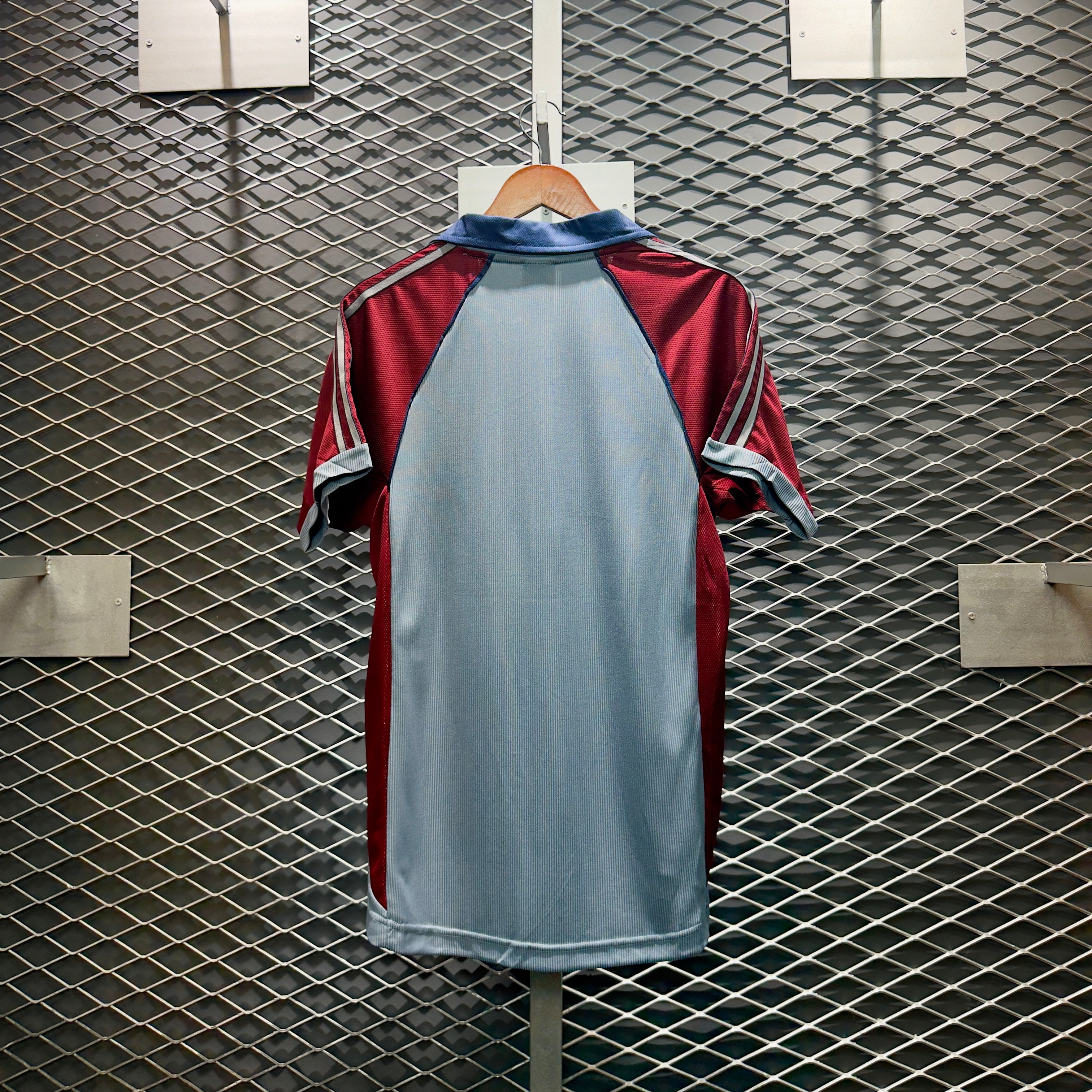 ÁO BÓNG ĐÁ BAYERN MUNICH 1998/99 SÂN KHÁCH THỨ BA