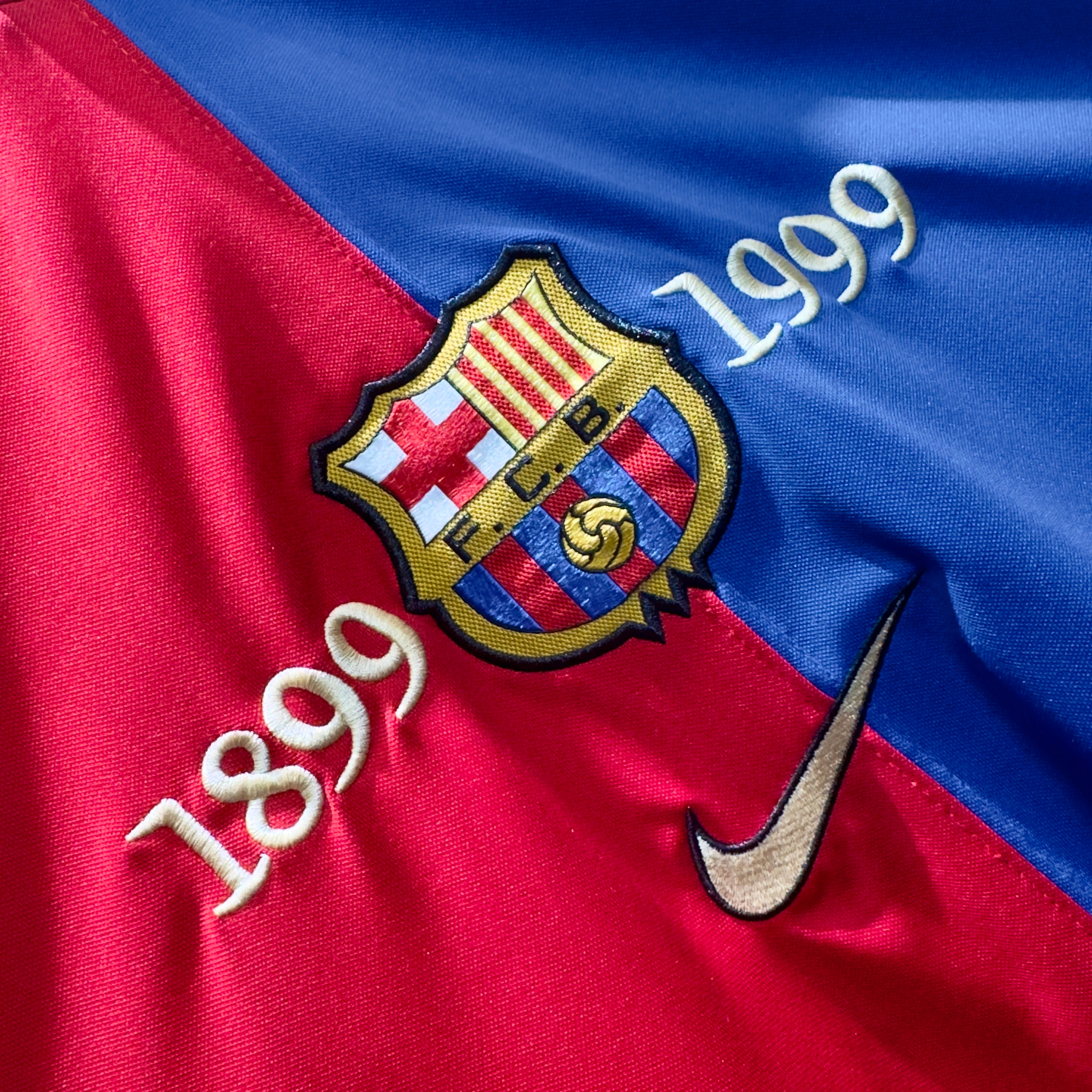 ÁO BÓNG ĐÁ BARCELONA 1999/00 SÂN NHÀ