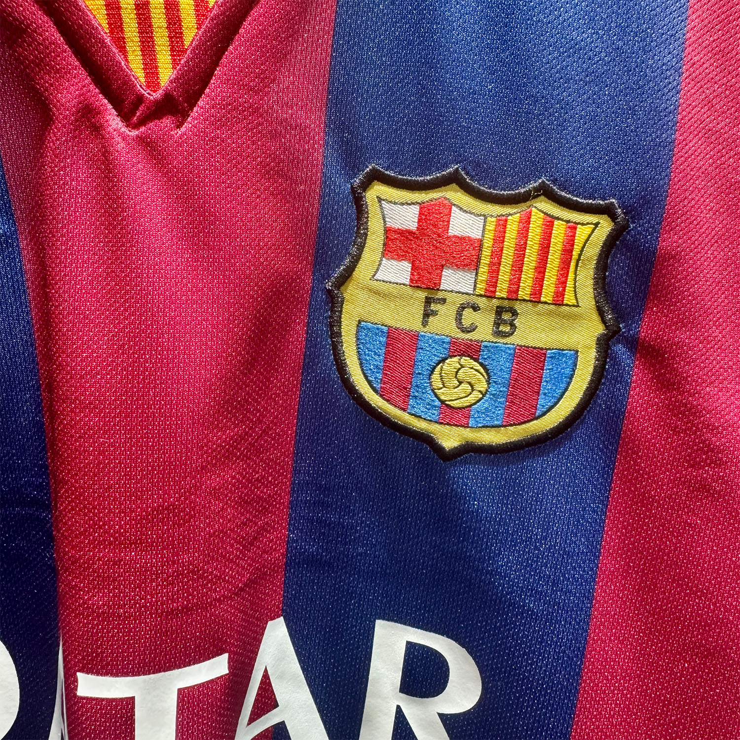 ÁO BÓNG ĐÁ BARCELONA 2014/15 SÂN NHÀ (In ấn note vào ghi chú đơn hàng, tên số 70k, patch C1 40K)