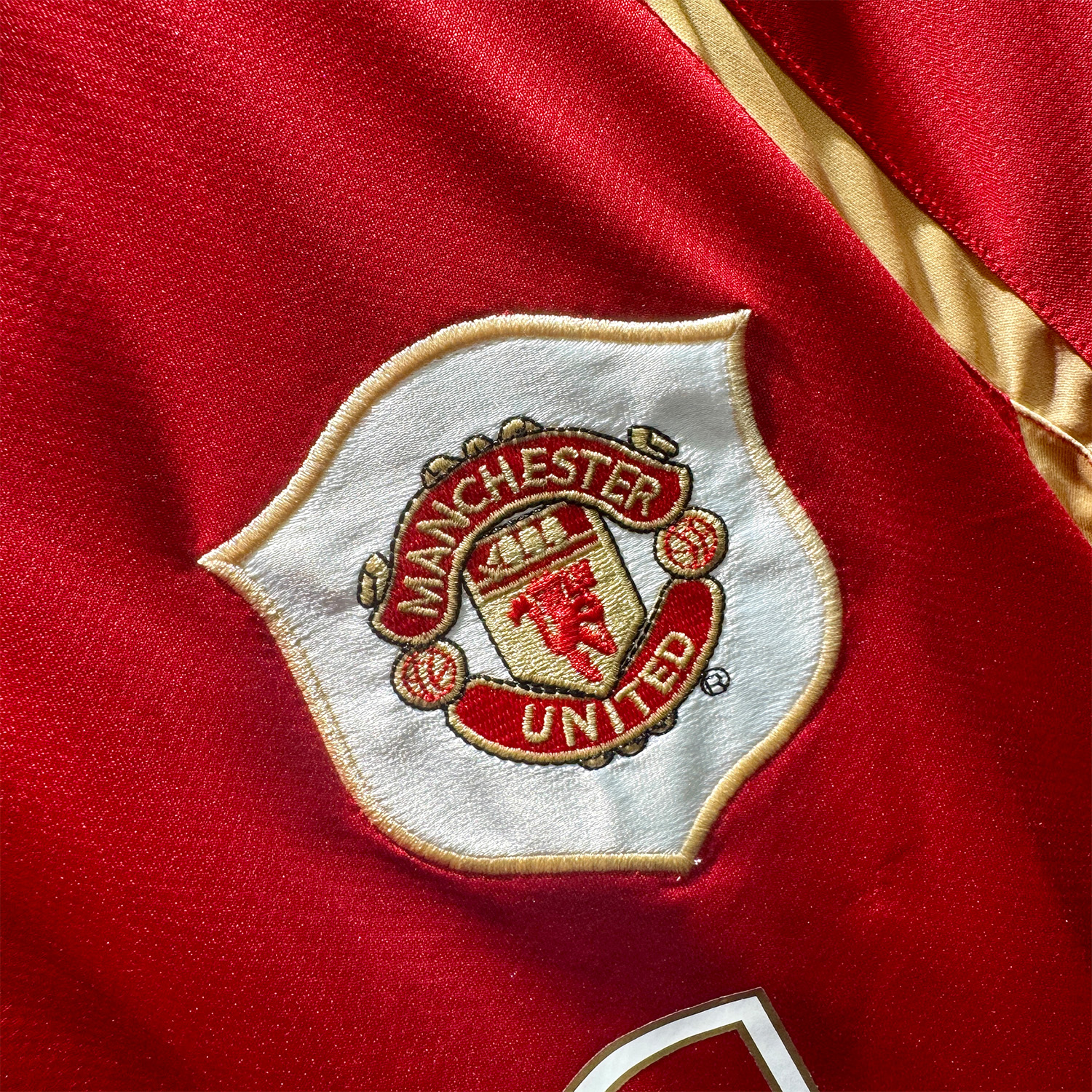 ÁO BÓNG ĐÁ MANCHESTER UNITED 2006/07 SÂN NHÀ (In ấn note vào ghi chú đơn hàng, tên số 70k, patch NHA 50k, patch C1 25k)