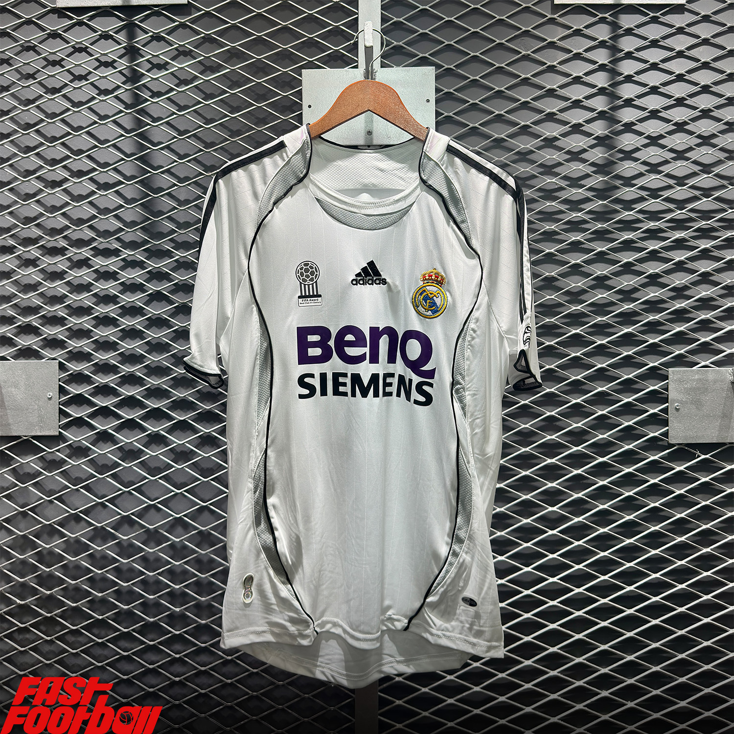 ÁO BÓNG ĐÁ REAL MADRID 2006/07 SÂN NHÀ (In ấn note vào ghi chú đơn hàng, tên số 70k, patch C1 50k)