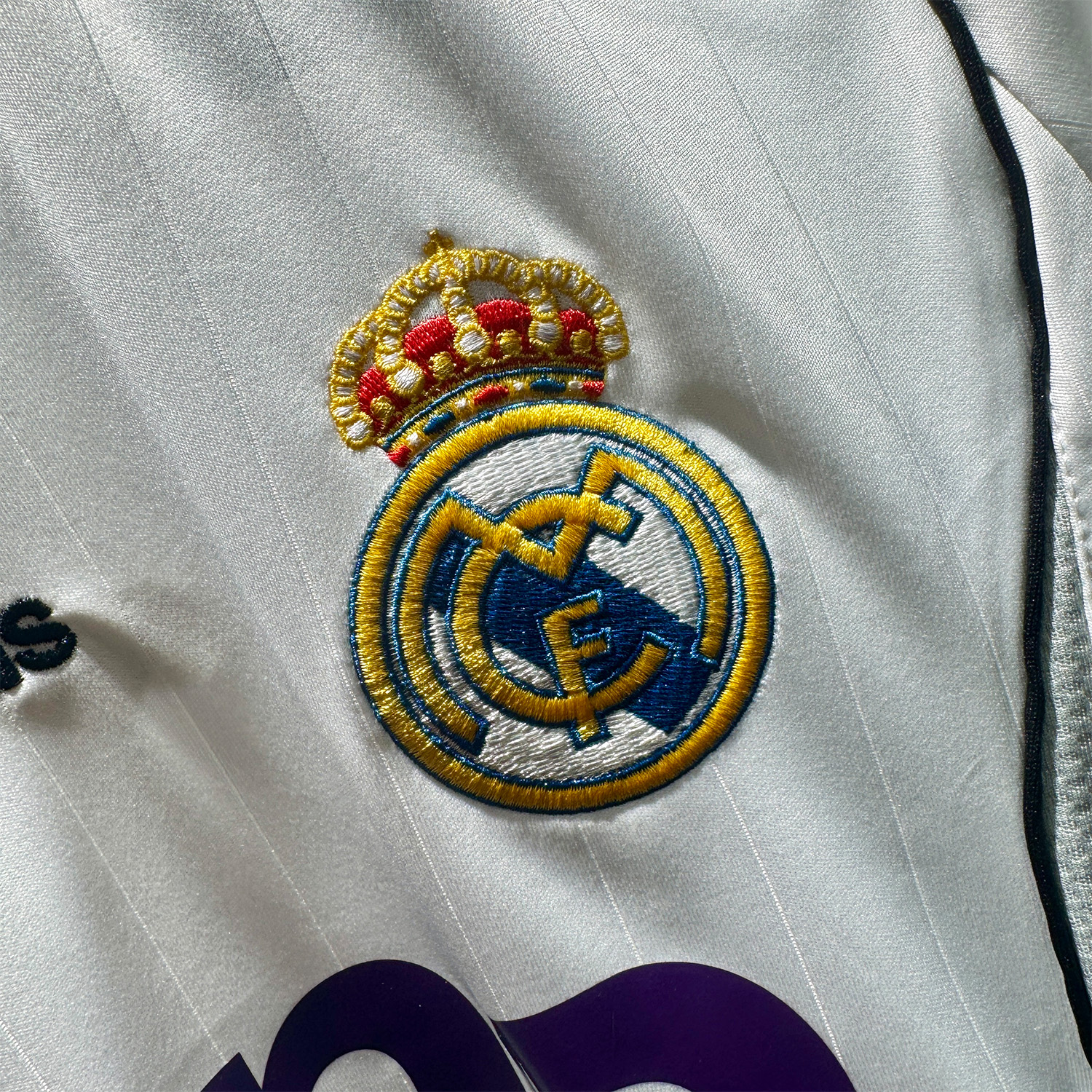 ÁO BÓNG ĐÁ REAL MADRID 2006/07 SÂN NHÀ (In ấn note vào ghi chú đơn hàng, tên số 70k, patch C1 50k)