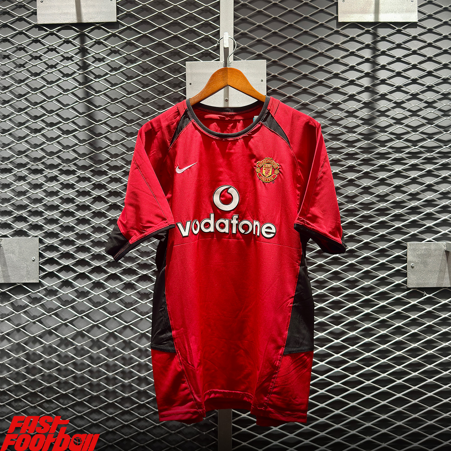 ÁO BÓNG ĐÁ MANCHESTER UNITED 2002/04 SÂN NHÀ (In ấn note vào ghi chú đơn hàng, tên số 70k, patch NHA 50k, patch C1 25k)