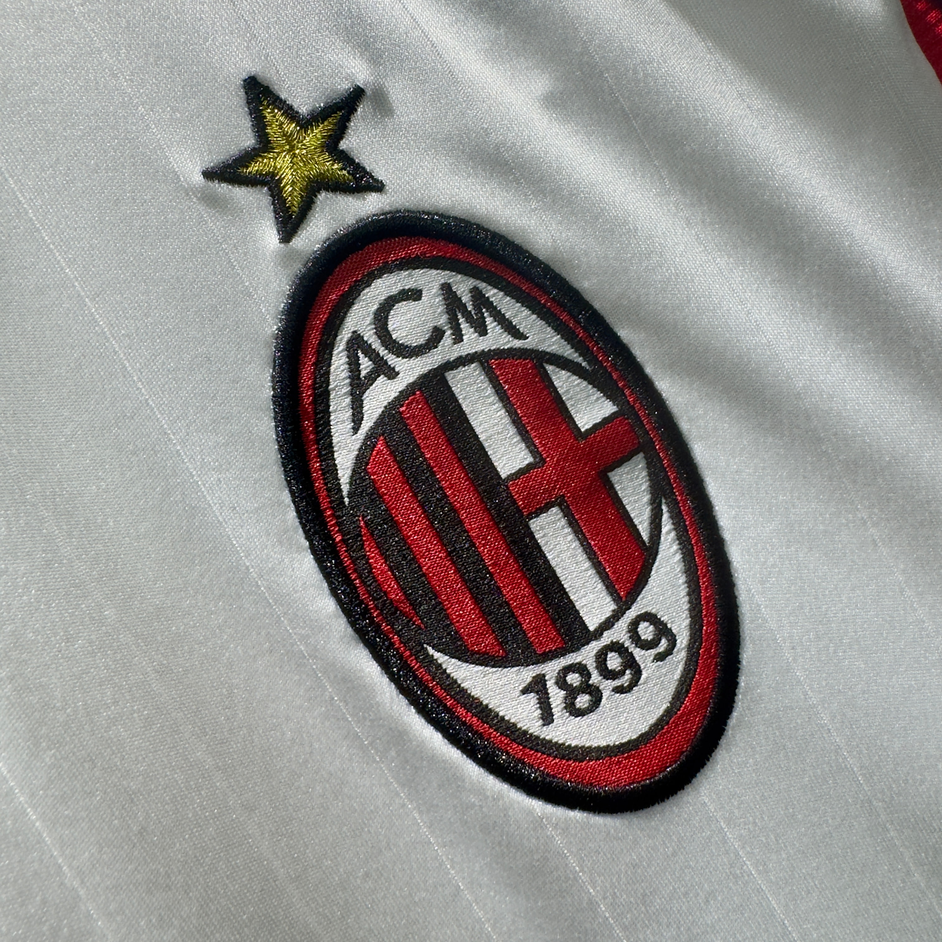 ÁO BÓNG ĐÁ AC MILAN 2006/07 SÂN KHÁCH