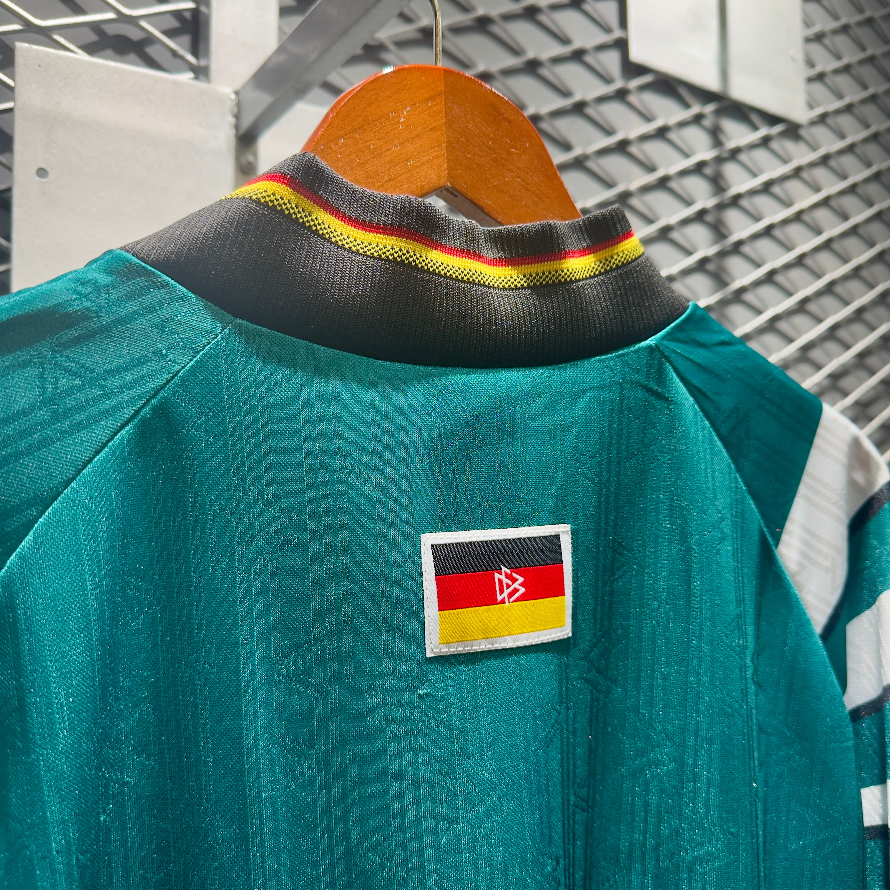 ÁO BÓNG ĐÁ ĐỘI TUYỂN ĐỨC 1996 SÂN KHÁCH