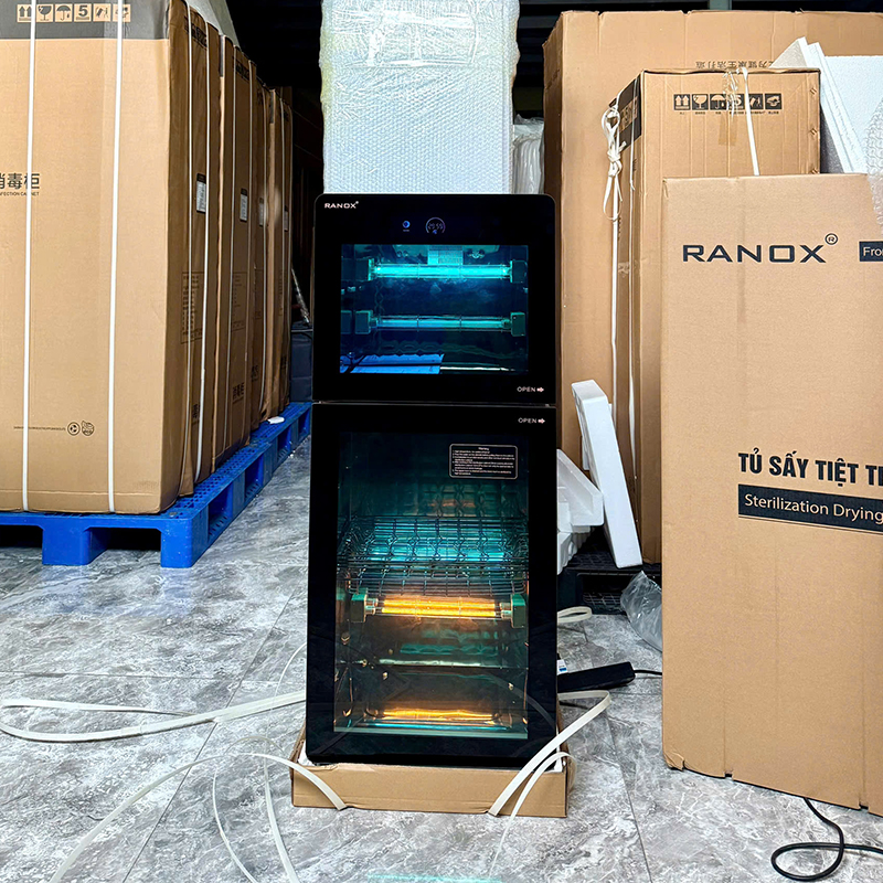 Tủ sấy tiệt trùng 138L, tủ cực tím kết hợp Ozone