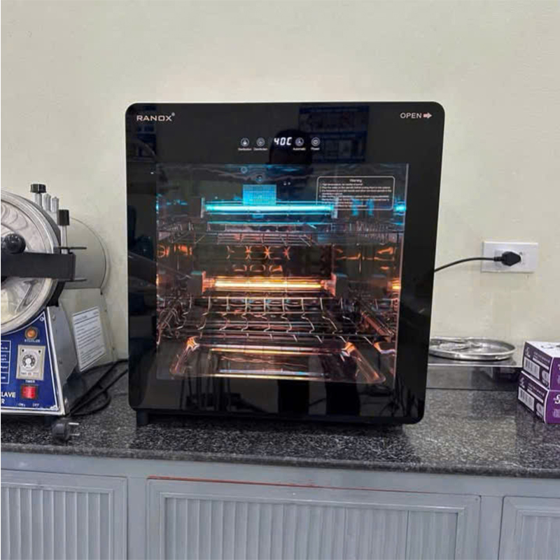 Tủ sấy Ranox dung tích 65L, tủ sấy cực tím (UV) kết hợp khử khuẩn Ozone