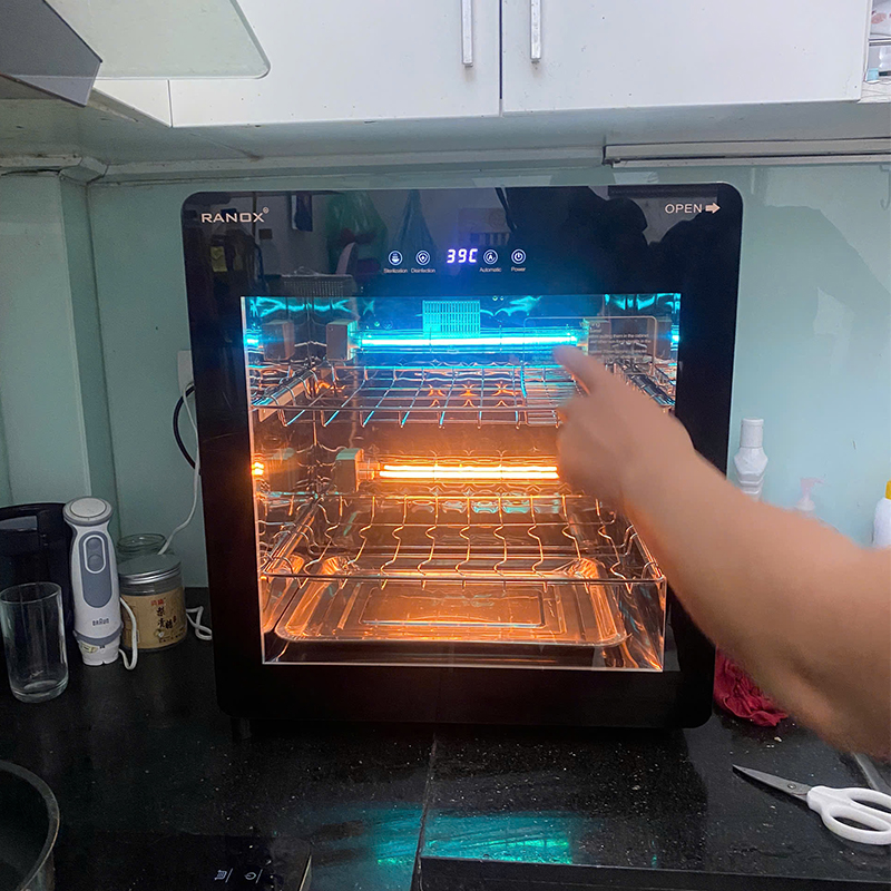 Tủ sấy Ranox dung tích 65L, tủ sấy cực tím (UV) kết hợp khử khuẩn Ozone