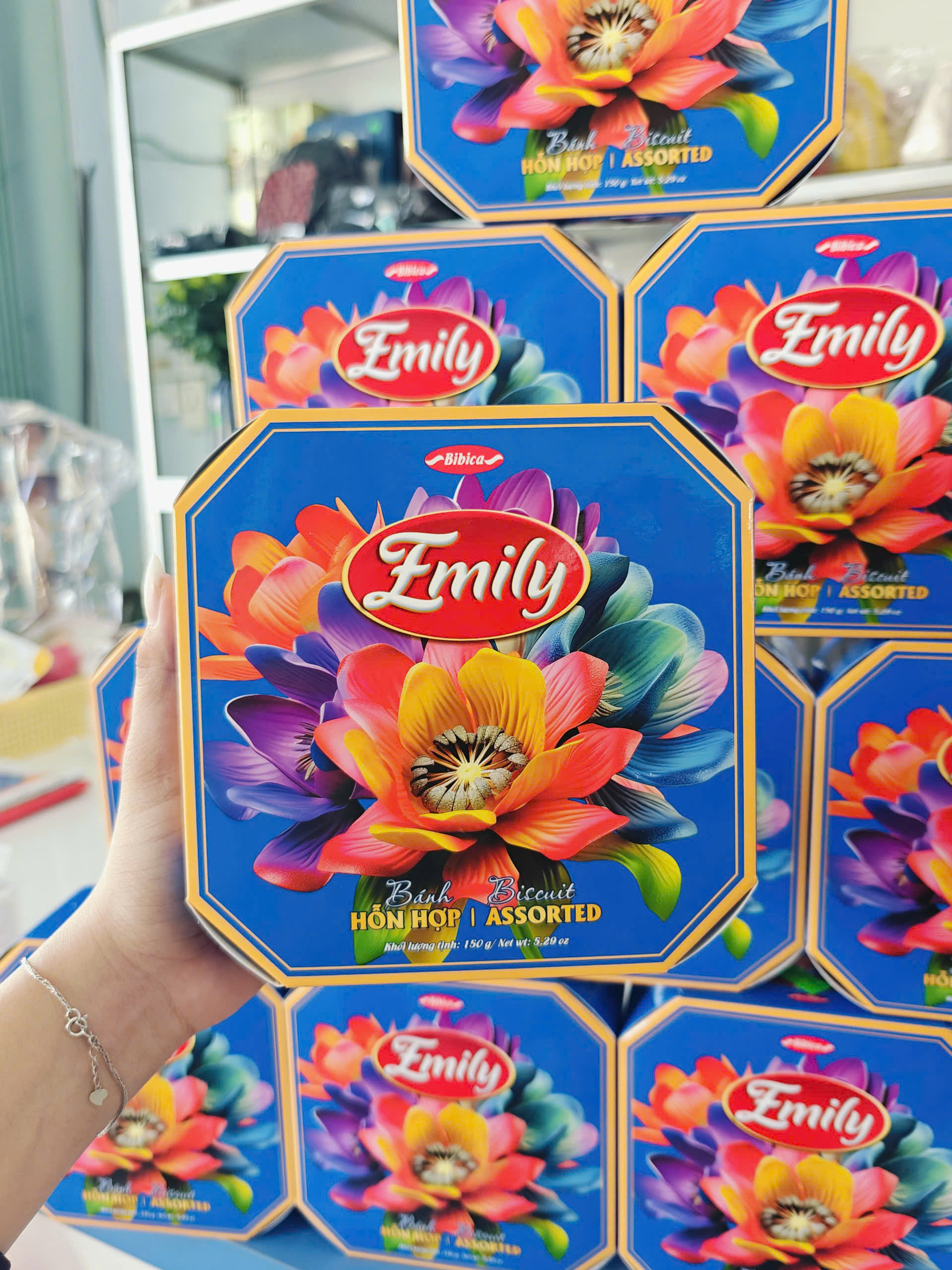 Bánh Hỗn Hợp Emily Gói 150g Nhiều Mẫu – Bánh Quy Thơm Ngon, Mẫu Mã Đẹp Mắt Phù Hợp Biếu Tặng Và Thưởng Thức Gia Đình