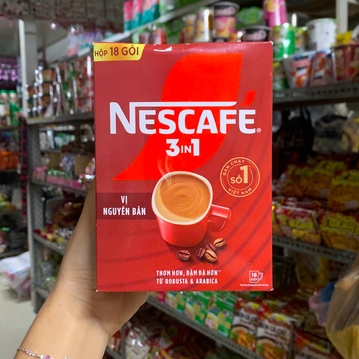 Cà Phê Hòa Tan NESCAFÉ 3in1 Vị Nguyên Bản (Hộp 18 Gói) – Kết Hợp Robusta & Arabica, Thơm Hơn Đậm Đà, Khơi Mở Năng Lượng Tích Cực