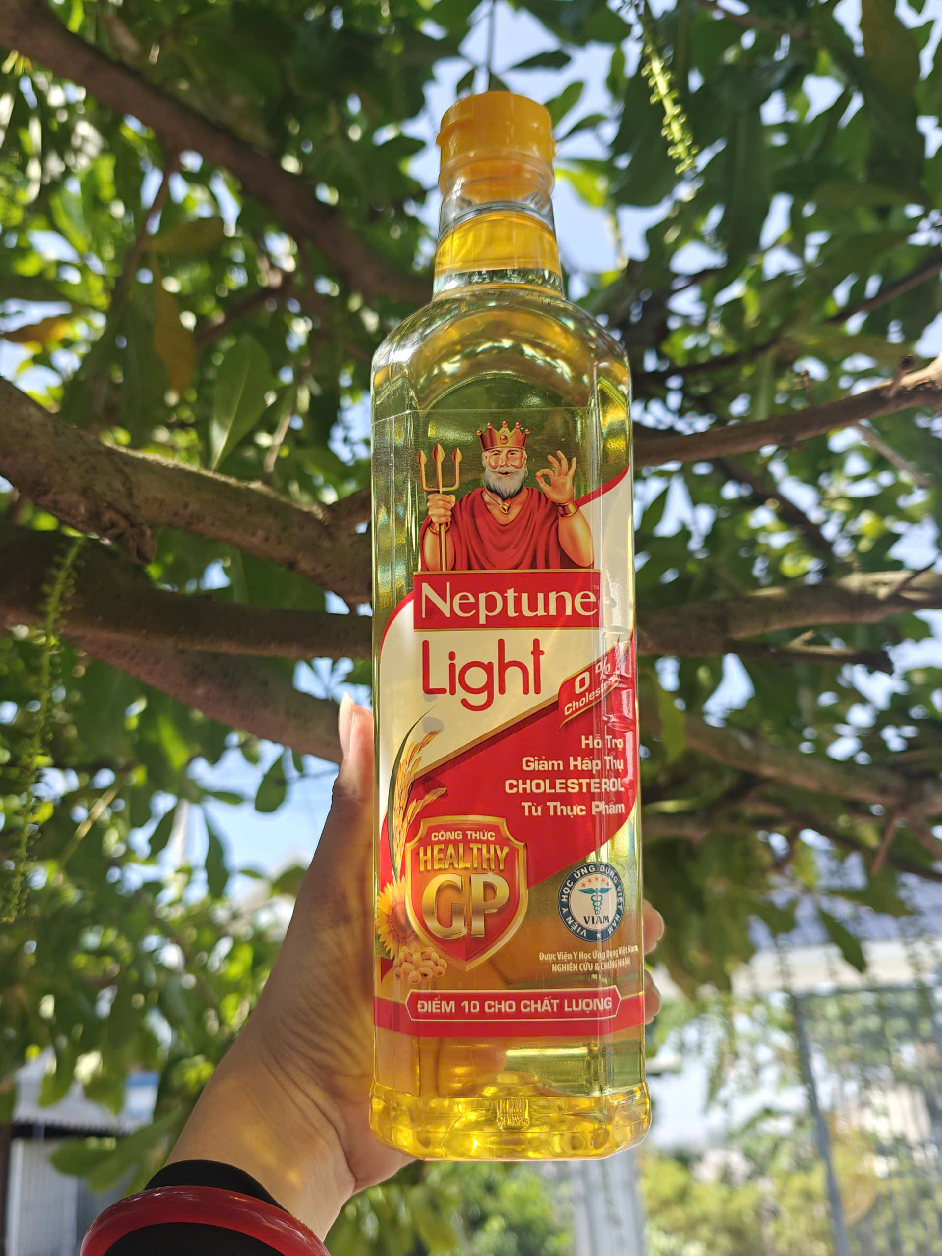 Dầu Ăn Thượng Hạng Neptune Light Chai 1 Lít – Dầu Thực Vật Giàu Omega 3-6-9, Phù Hợp Chiên Xào Nấu Ăn Hằng Ngày Gia Đình