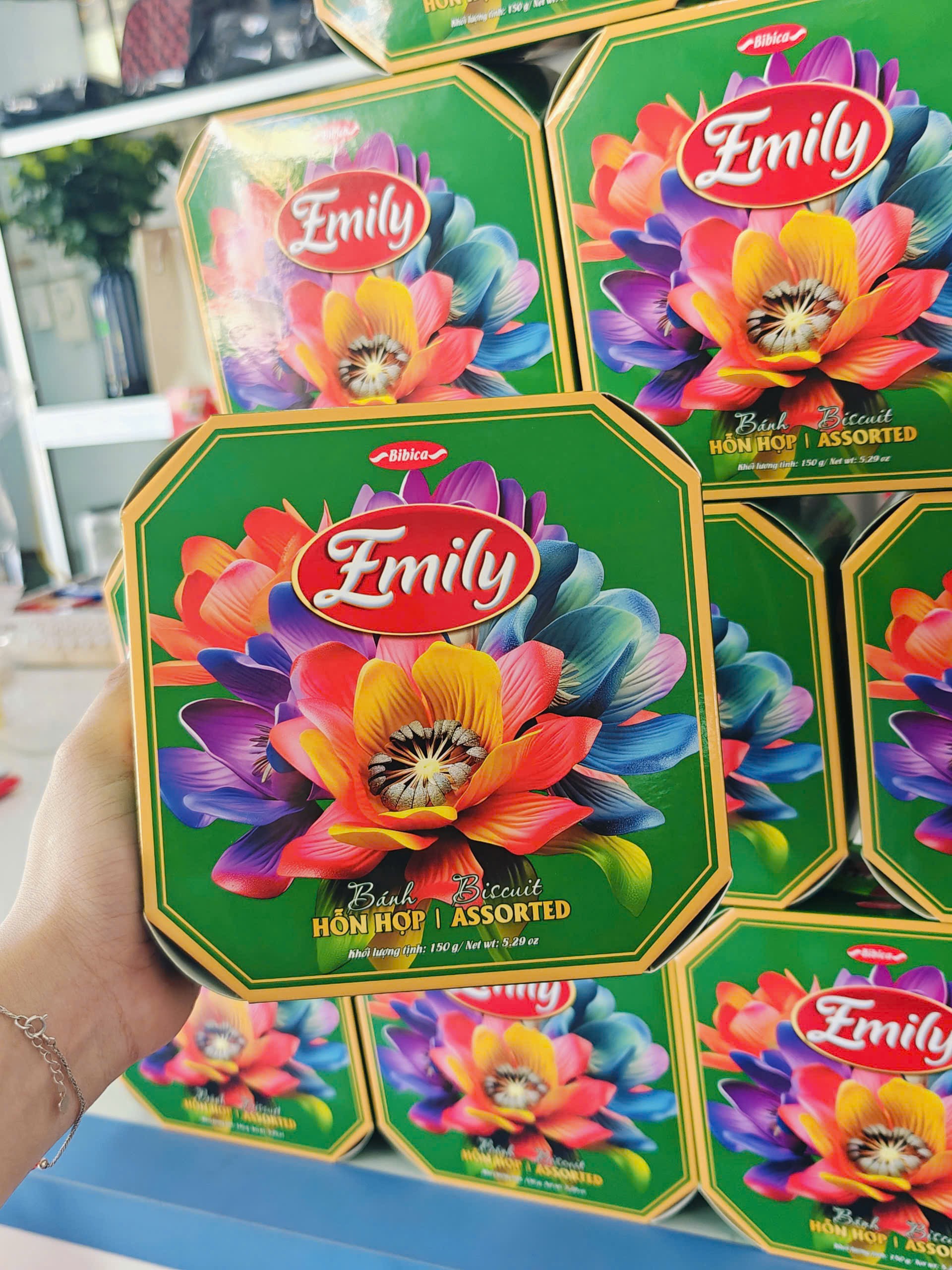 Bánh Hỗn Hợp Emily Gói 150g Nhiều Mẫu – Bánh Quy Thơm Ngon, Mẫu Mã Đẹp Mắt Phù Hợp Biếu Tặng Và Thưởng Thức Gia Đình