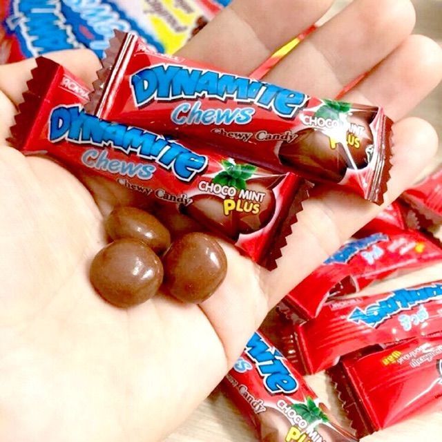 Kẹo nhai socola hương bạc hà Dynamite Chews gói 125g