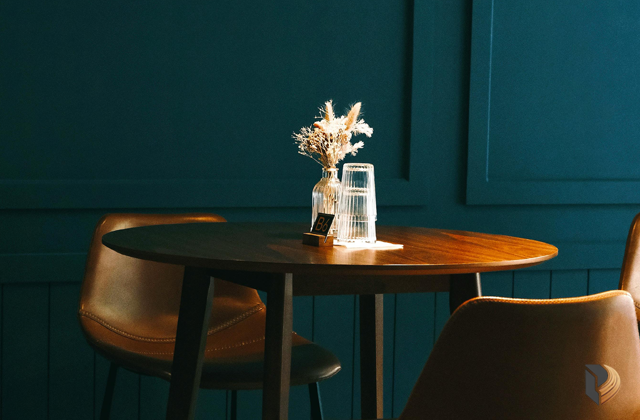 Sản phẩm từ dịch vụ gia công gỗ tự nhiên của MDF365, bề mặt hoàn thiện tinh xảo, tôn vinh vẻ đẹp của vân gỗ Óc Chó