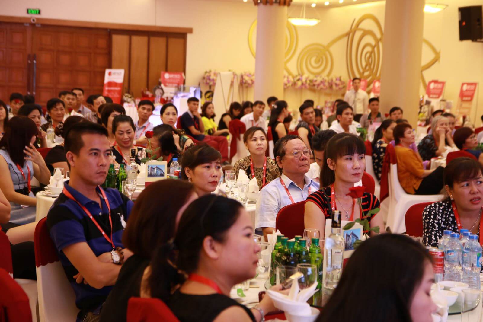 VINH DANH NHÀ PHÂN PHỐI XUẤT SẮC, HỘI NGHỊ KHÁCH HÀNG ELMICH 2017 TẠI HẢI PHÒNG ĐỂ LẠI NHIỀU ÂN TƯỢNG TỐT ĐẸP