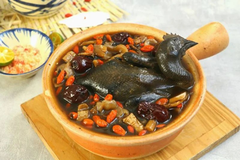 Gà ác tiềm thuốc bắc - Món ăn bổ dưỡng, dễ làm tại nhà