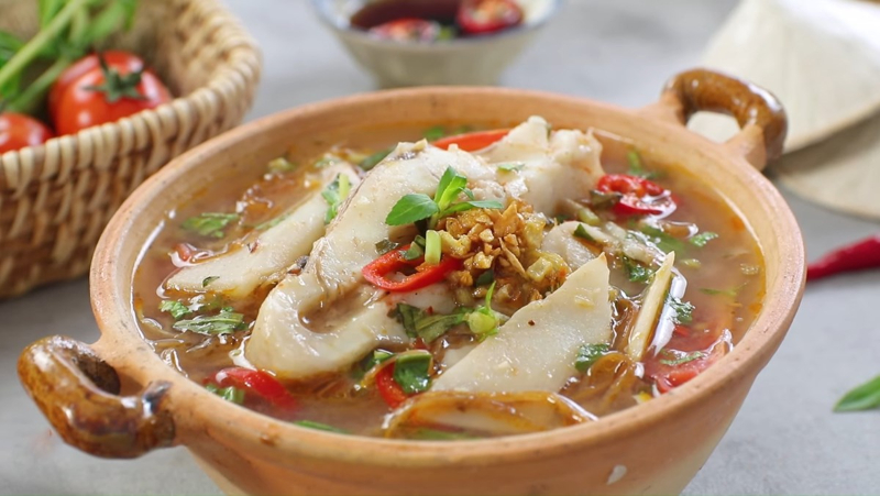 2 Cách nấu lẩu măng chua cá Lăng và cá Diêu Hồng