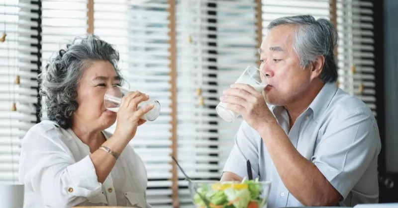 Chú ý uống sữa hạt đúng giờ, không uống lúc tối muộn&nbsp;