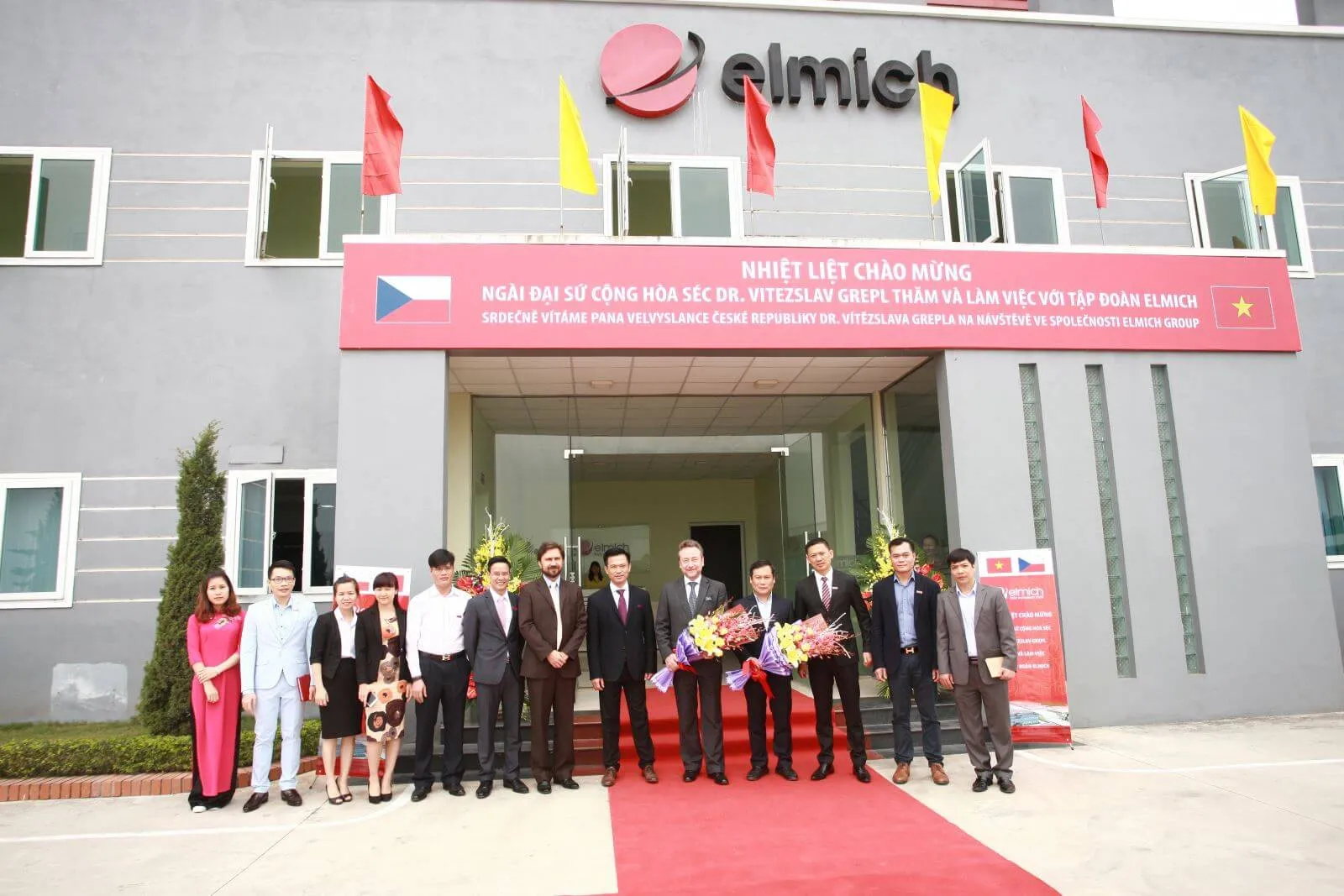 canl58371-2 Đại sứ Cộng hòa Séc thăm quan Nhà máy Elmich Hà Nam
