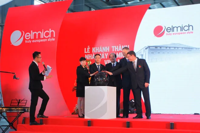 Đại diện các bên liên quan trong lễ khánh thành nhà máy