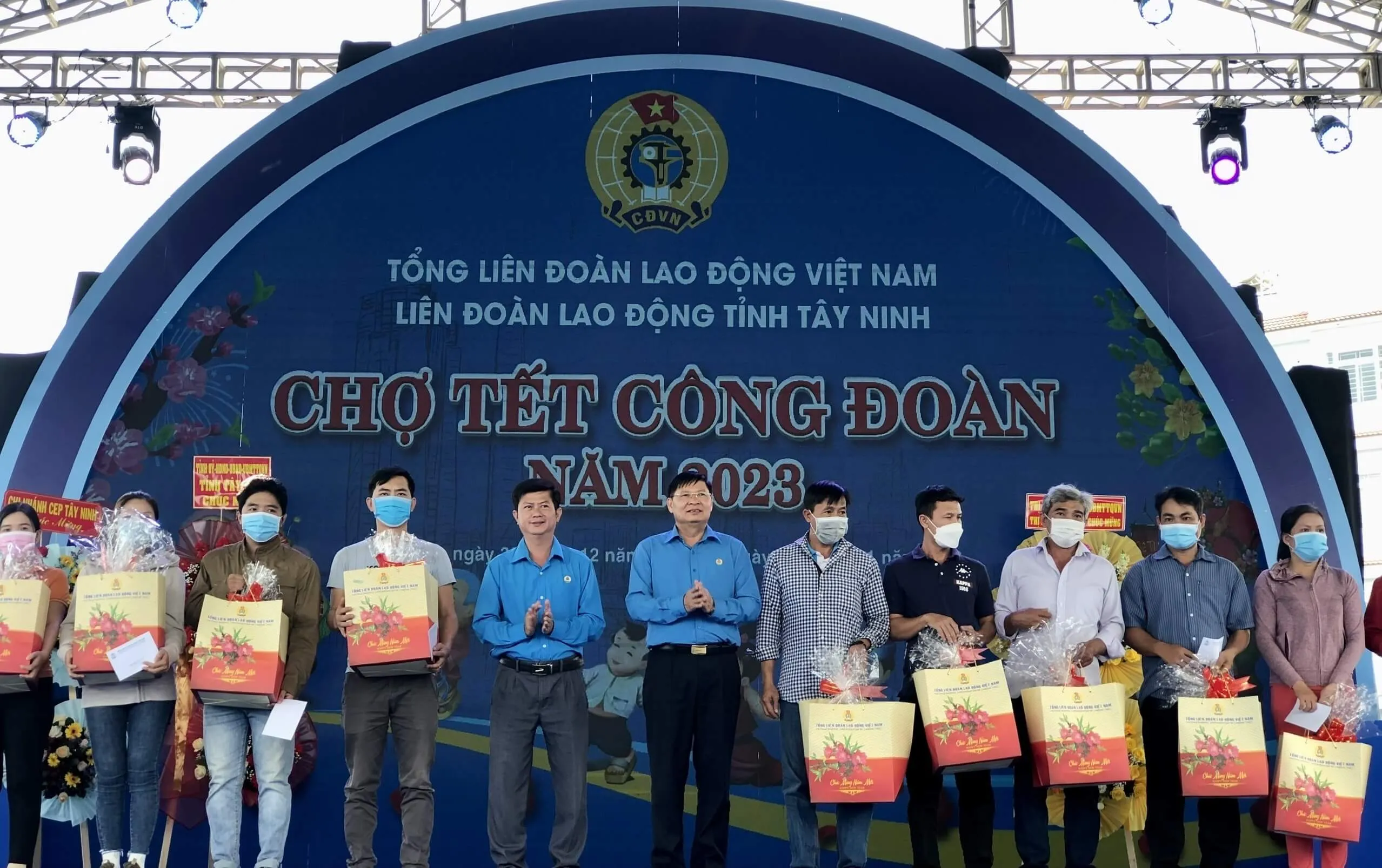 hoi_cho_cong_doan_elmich_2