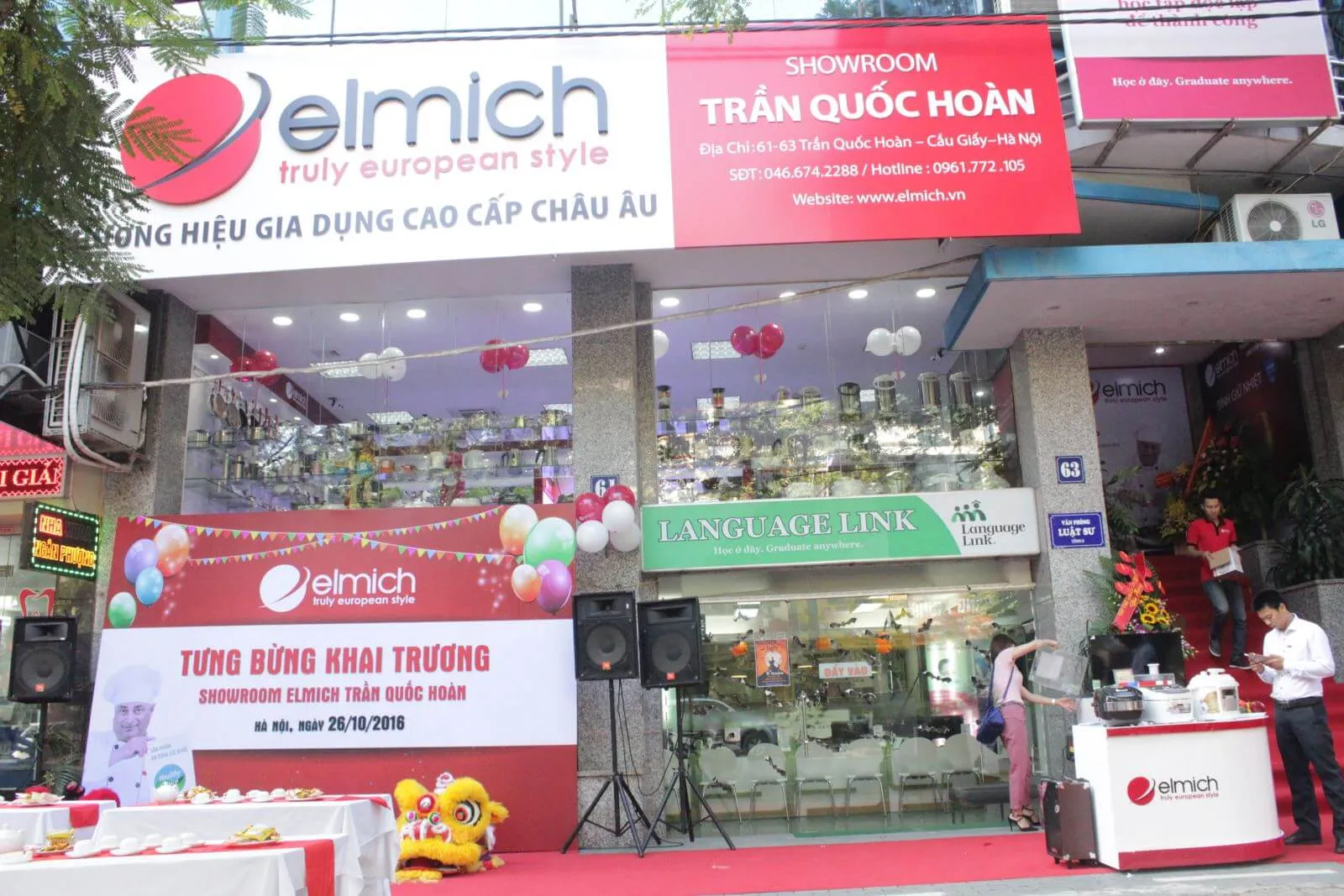 img_4101-2 Toàn cảnh showroom Trần Quốc Hoàn