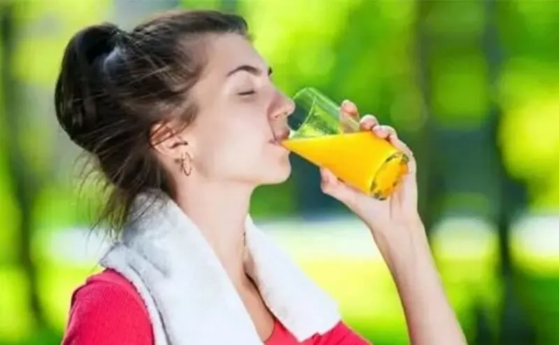 Bạn nên uống nước ép ở các buổi tập để bổ sung dinh dưỡng cho cơ thể