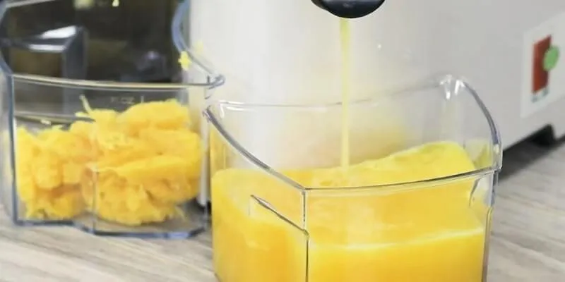 Nước ép cam dứa có cách làm đơn giản và nhanh chóng trong vài phút