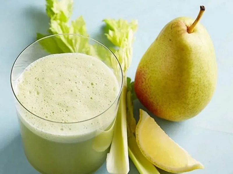 Thêm cần tây và chanh giúp tăng thêm chất xơ cho ly nước ép