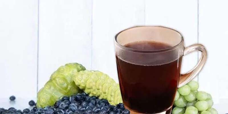 Nước ép Nhàu mix cùng Nho sẽ giúp bạn có một thức uống siêu bắt mắt