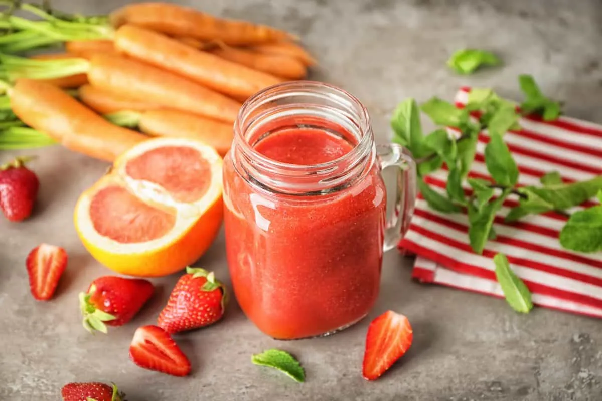 Sinh tố cà rốt mix dâu tây