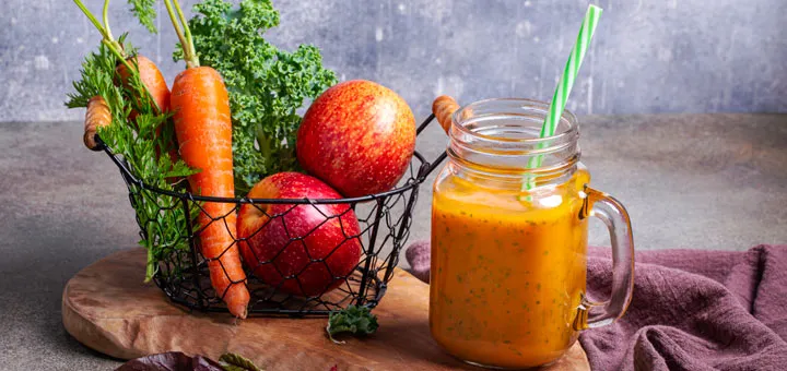 Sinh tố cà rốt mix táo, cải kale