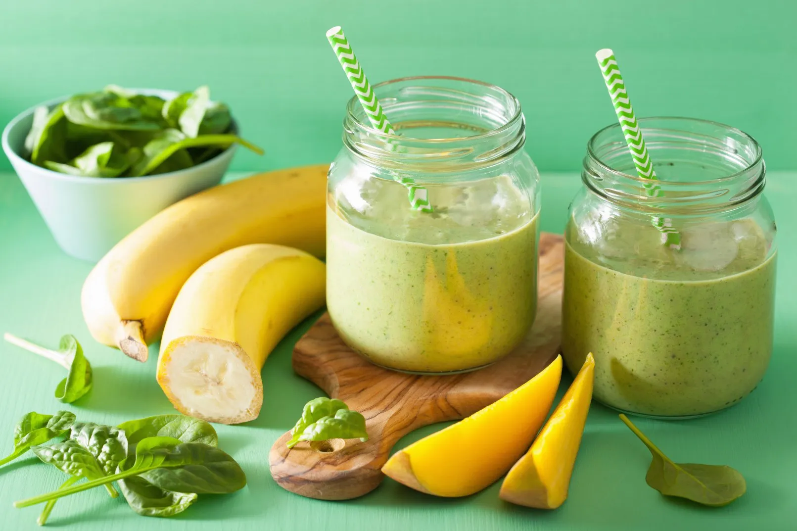 Sinh tố xoài chuối mix cải kale