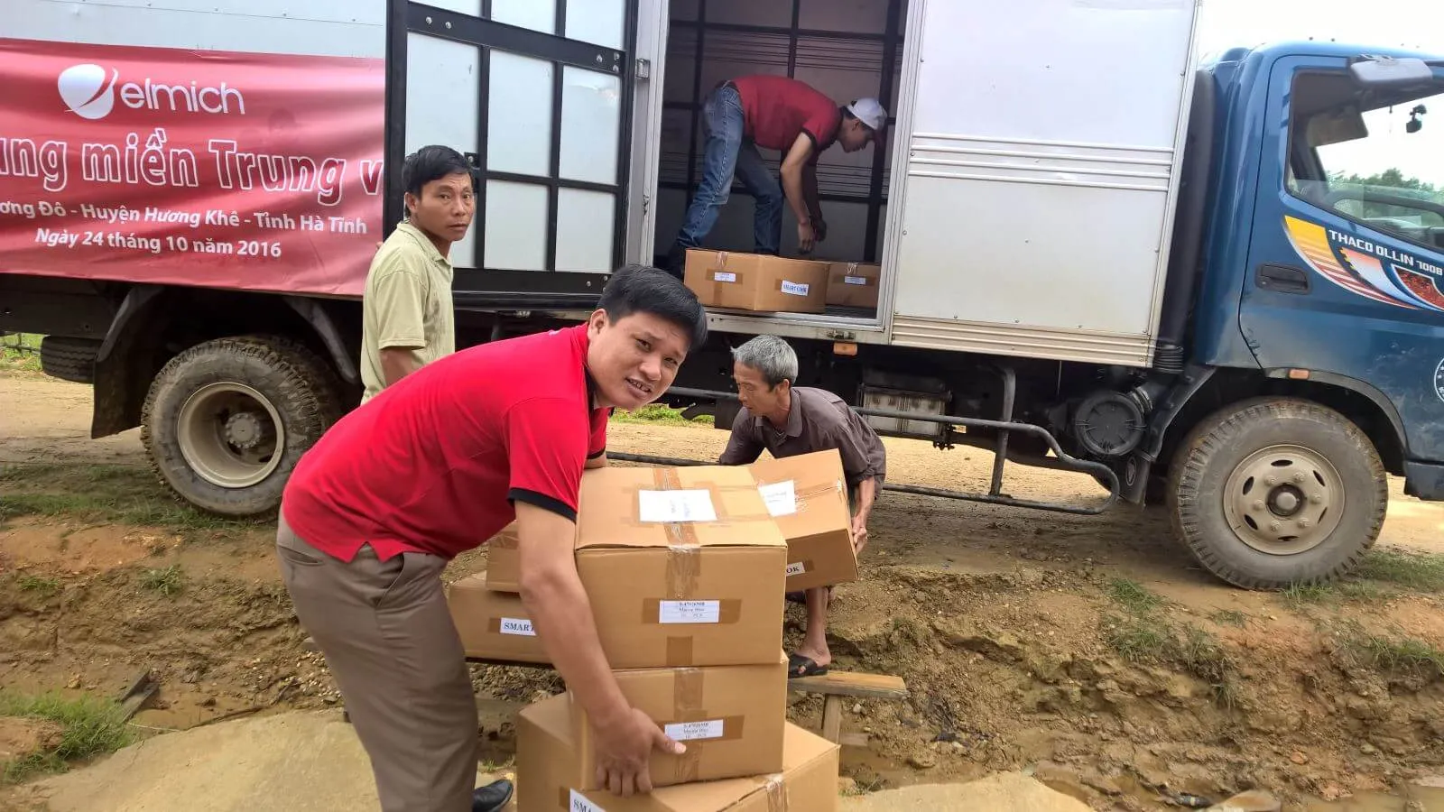 Xe cứu trợ đồng bào lũ lụt của Elmich