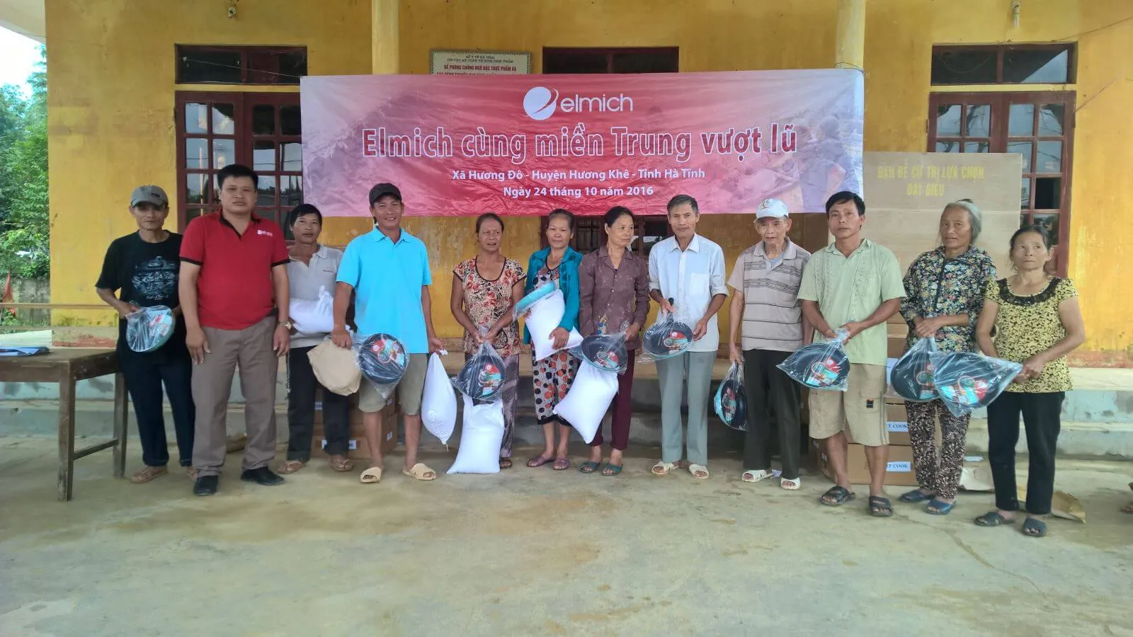 Elmich cứu trợ đồng bào lũ lụt miền Trung