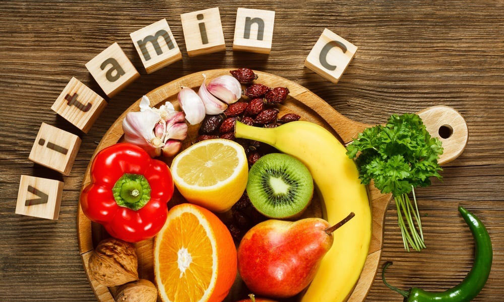 Loại quả đủ màu sắc, chứa lượng vitamin C nhiều hơn cả cam