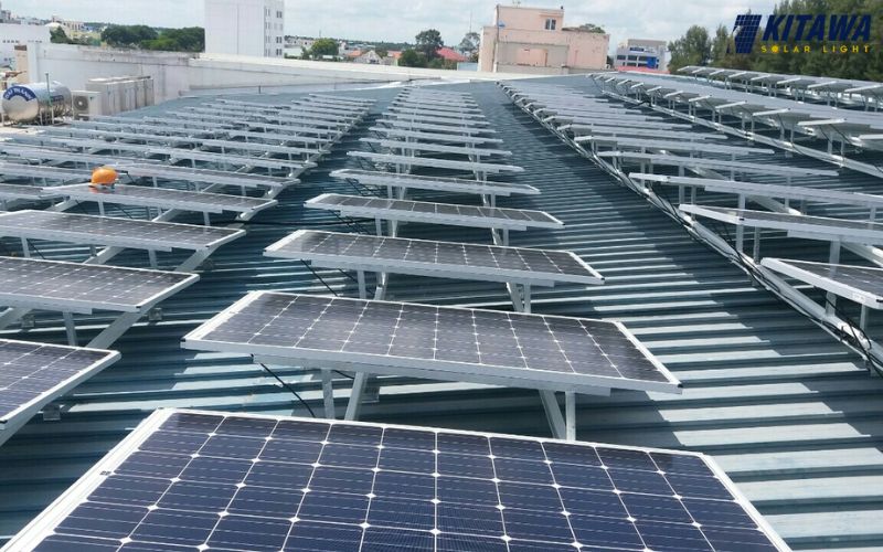 Cách lắp pin năng lượng mặt trời trên mái tôn đơn giản, từ A-Z